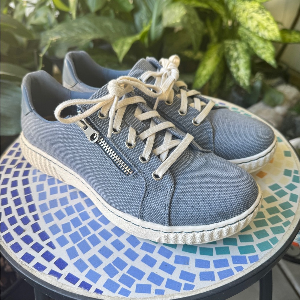Clark’s Casual Blue Canvas Sneakers
